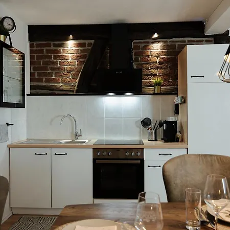 Jasta Homes Altstadt, Zentral, Ueberdachter Parkplatz, Netflix, Vollausstattung, Loft, Modern Und Komfort Hamelin