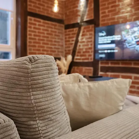 Jasta Homes Altstadt, Zentral, Ueberdachter Parkplatz, Netflix, Vollausstattung, Loft, Modern Und Komfort Appartement