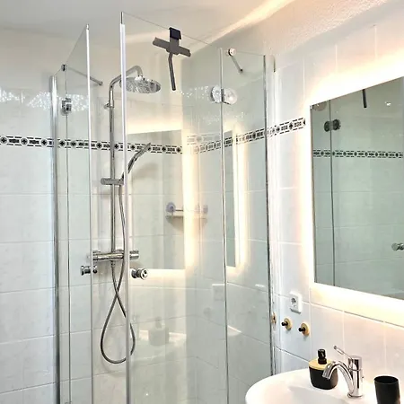 Jasta Homes Altstadt, Zentral, Ueberdachter Parkplatz, Netflix, Vollausstattung, Loft, Modern Und Komfort Appartement