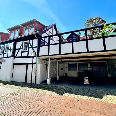 Jasta Homes Altstadt, Zentral, Ueberdachter Parkplatz, Netflix, Vollausstattung, Loft, Modern Und Komfort Appartement Hamelin