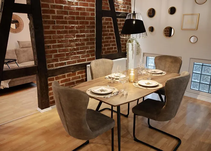 Jasta Homes Altstadt, Zentral, Ueberdachter Parkplatz, Netflix, Vollausstattung, Loft, Modern Und Komfort * Hamelin